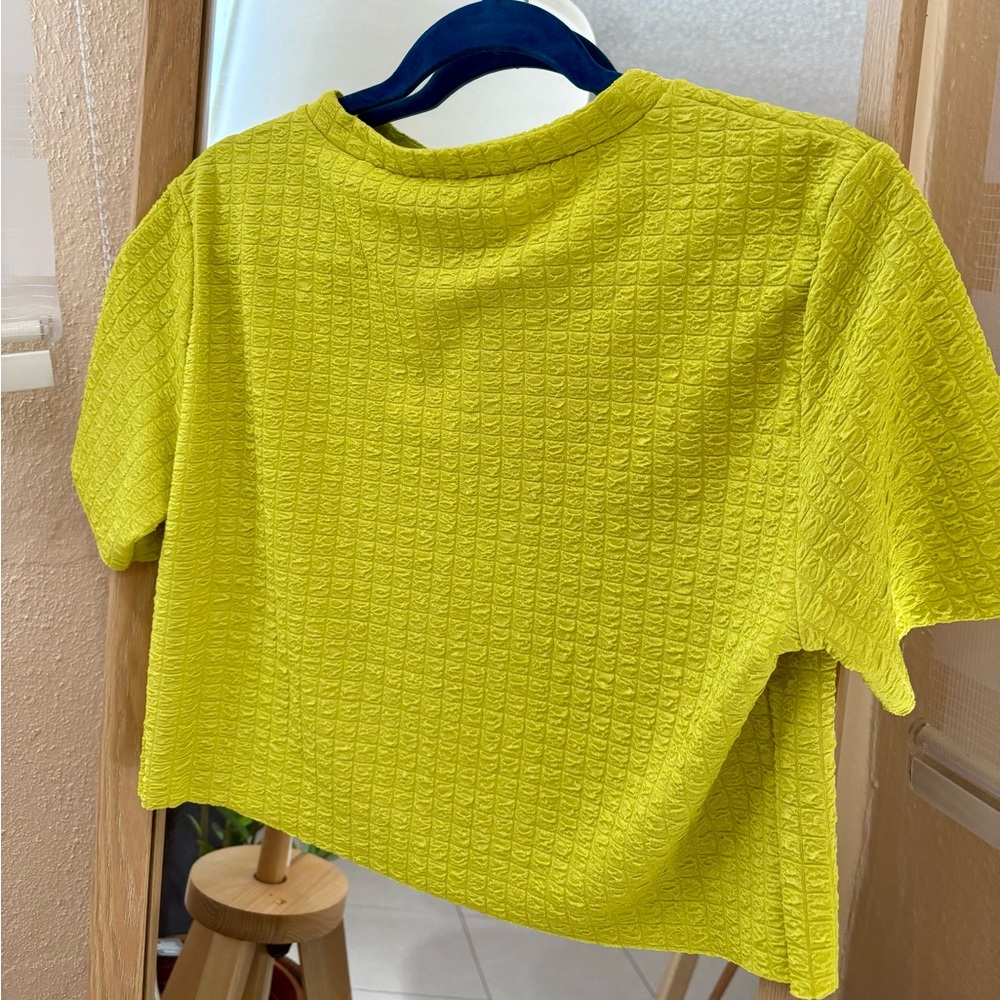 Neon Yellow Textured Tee ⭐️🌻 - Picture 4 of 5
